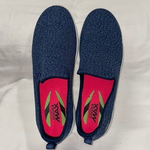 Sketchers Denim Blue GOGA MAX Go Walk Slip Ons Size 9
